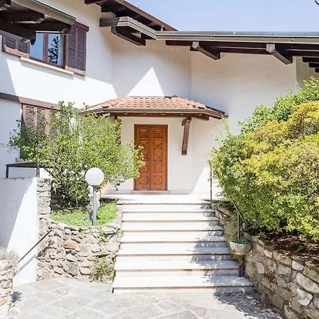 Beautiful With Garden, Bbq And A Short Walk To The Beach & Restaurants *
