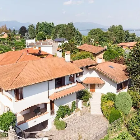 Beautiful With Garden, Bbq And A Short Walk To The Beach & Restaurants
