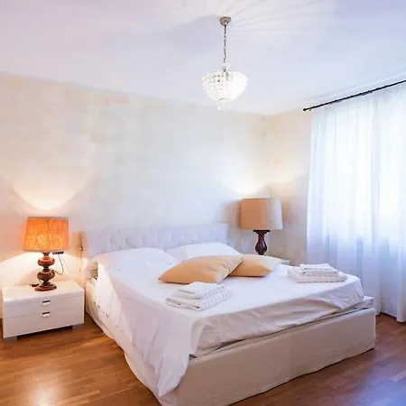 Beautiful With Garden, Bbq And A Short Walk To The Beach & Restaurants *