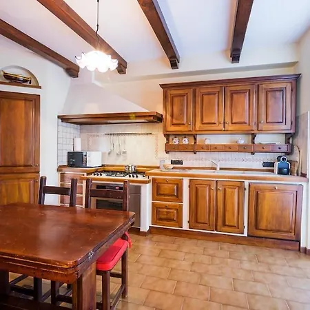 Beautiful With Garden, Bbq And A Short Walk To The Beach & Restaurants *