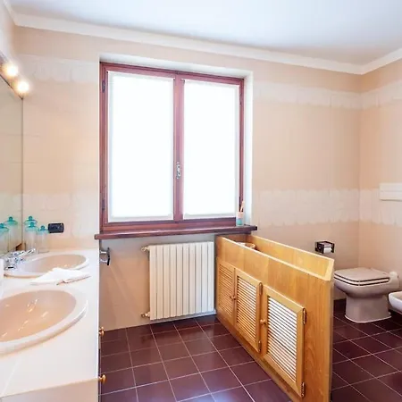 Beautiful With Garden, Bbq And A Short Walk To The Beach & Restaurants *